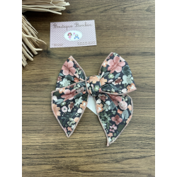 LAZO MEDIANO FLORES , LA MARTINICA